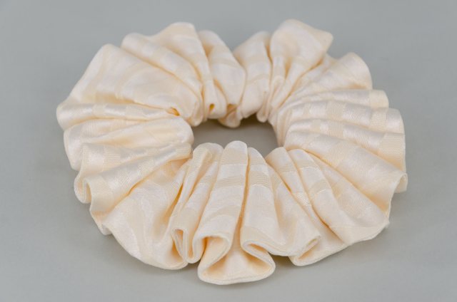 Equi-Jewel by Emily Galtry EJS-65 Cream Wave Scrunchie